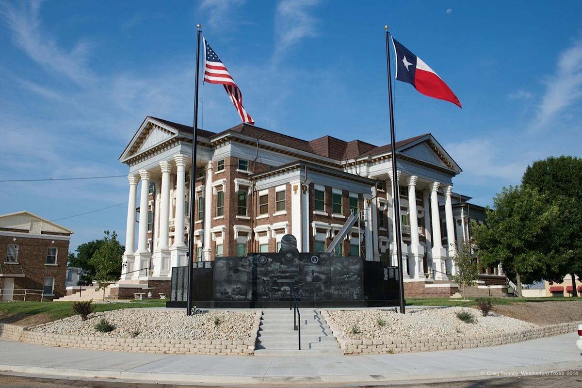 Veterans Monument in front of Courthouse